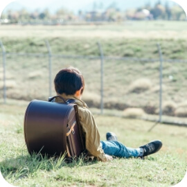 途方にくれる小学生男子