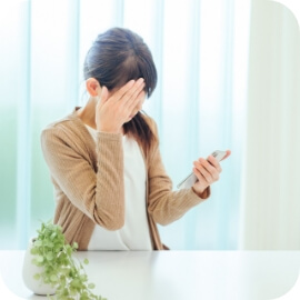 悩む女性